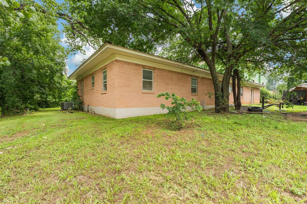 305 W Oak Street A