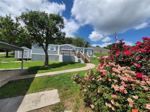 902 DEVILS RIVER Drive Granbury TX 76048