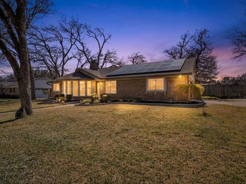 203 Oak Forest Trail Euless TX 76039