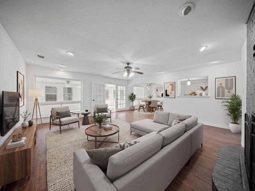 203 Oak Forest Trail