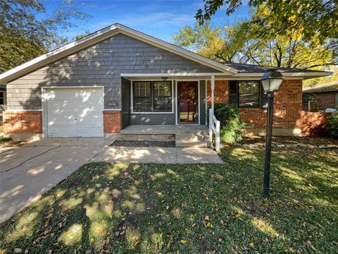 Photo of 917 Sierra Drive, Denton, TX 76209 (MLS # 21113267)