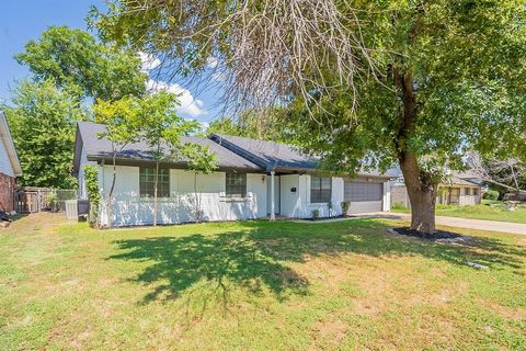 A home in Everman