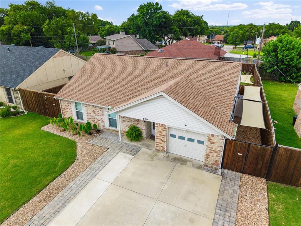 829 W Crossland Boulevard