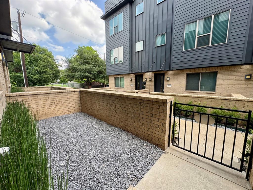 Flora Street Twnhms 02 - Residential