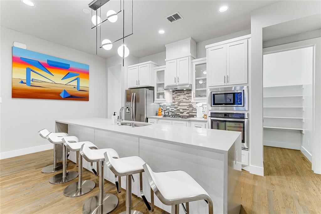 Flora Street Twnhms 02 - Residential