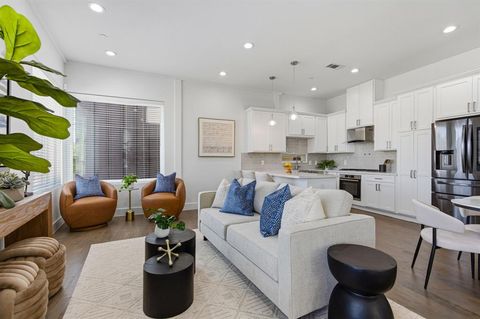 2450 N Garrett Avenue 18 Dallas TX 75206