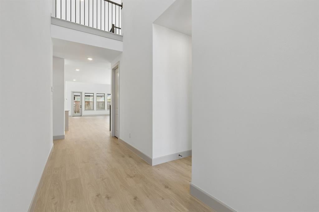 5355 Roselyn Way