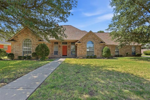 Photo of 2416 Jolinda Lane, Whitesboro, TX 76273 (MLS # 21357453)