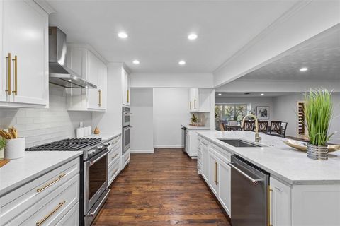 Tiny photo for 612 N Manus Drive, Dallas, TX 75224 (MLS # 21100822)