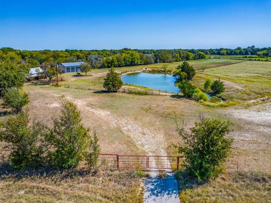 WELL MANICURED 176+- AC WITH 2 PONDS, 2400 sq. BUILDING , BUILT IN THE LAST 2 YEARS.  CORRALL WITH PEN AND TRACTOR SHED.  BEAUTIFUL TREES AND SO MUCH MORE. THIS PROPERTY IS ABSOLUTELY BREATHTAKING. NICE PLACES TO BUILD YOUR HOME. THIS PROPERTY IS CURRENTLY USED AS A WORKING CATTLE RANCH. THERE IS ALSO LOTS OF WILDLIFE ON THE PROPERTY INCUDING DEER AND HOGS. THIS IS DEFINATELY A PARADISE AND IS CLOSE TO SHOPPING AND IS IN THE HIGHLY DESIRED SCURRY ISD
Please see Virtual Tour URL