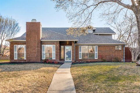 Photo of 3006 Presidio Circle, Carrollton, TX 75007 (MLS # 21205855)