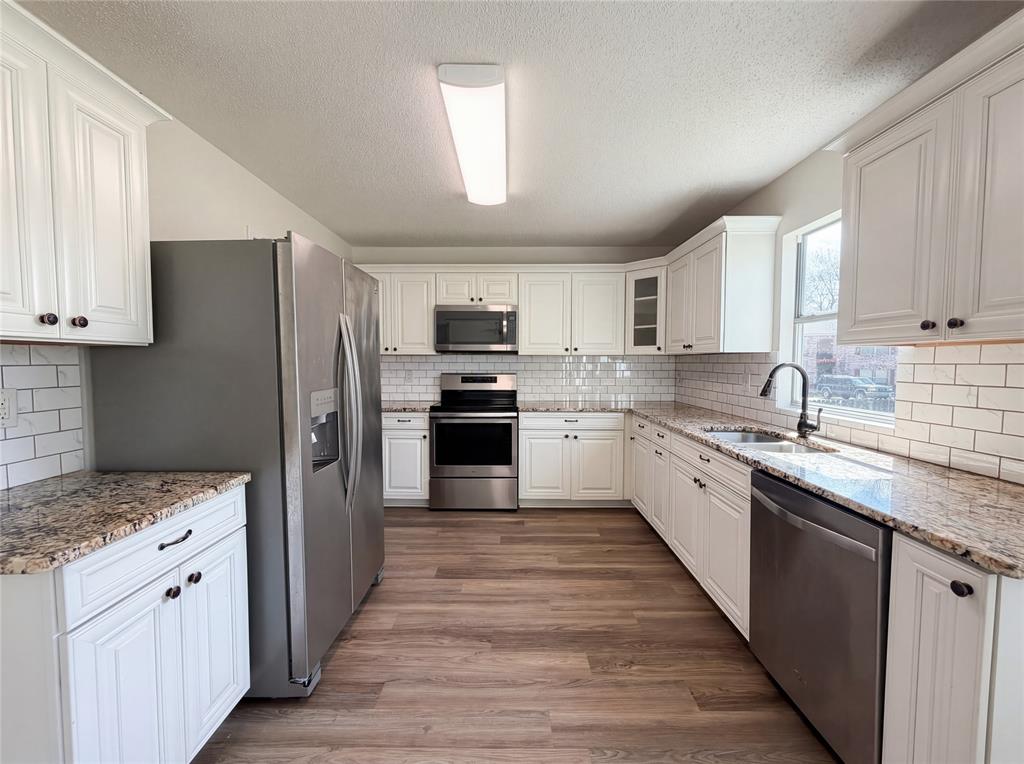 2501 Avalon Creek Way