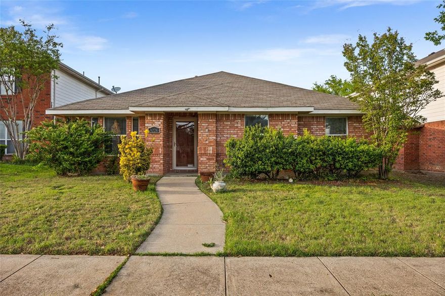 Great Home in a Prime Location in McKinney. Featuring 3 bedrooms and 2 bathrooms, with 2 living areas. Spacious master bedroom retreat secluded from the second and third bedrooms. A charming open kitchen with a serving bar. Recently painted and upgraded with new flooring. Large community pool, basketball courts, baseball fields, and miles of jogging trails all within walking distance. Excellent McKinney schools. Must See It!