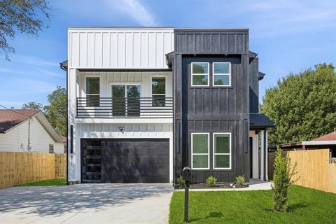 811 N Bond Avenue Dallas TX 75211