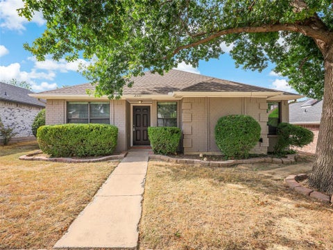 Photo of 2331 Foothill Road, McKinney, TX 75072 (MLS # 21396449)