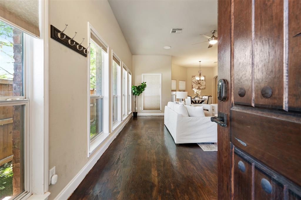 7443 Glasshouse Walk