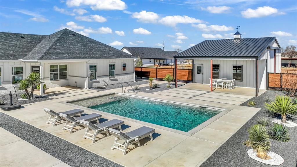 Parallel Pastures Ph - Residential