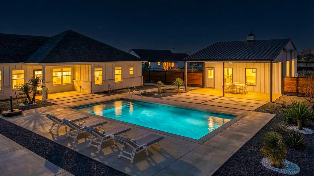 Parallel Pastures Ph - Residential