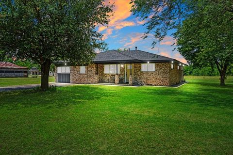 Photo of 4938 County Road 4410, Commerce, TX 75428 (MLS # 21293081)
