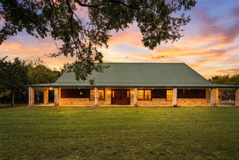 Photo of 464 Oak Hill Road, Valley View, TX 76272 (MLS # 21411750)