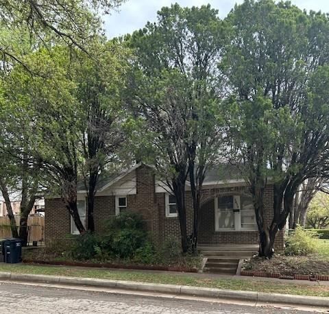 Photo of 1615 Kenley Avenue, Fort Worth, TX 76107 (MLS # 21310877)