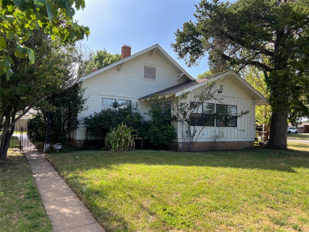 715 E Ikard Street