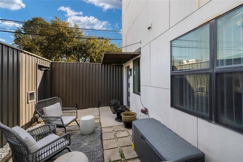 Tiny photo for 506 1st Avenue, Dallas, TX 75226 (MLS # 21365982)