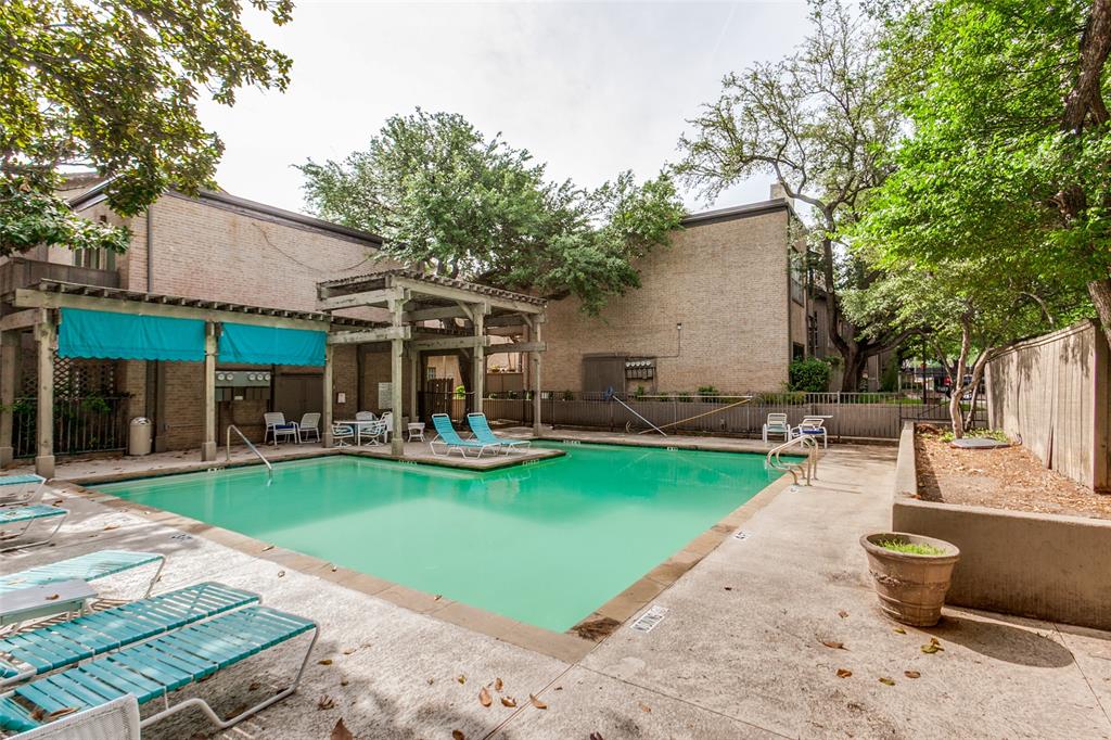 High Hollows Condo - Residential