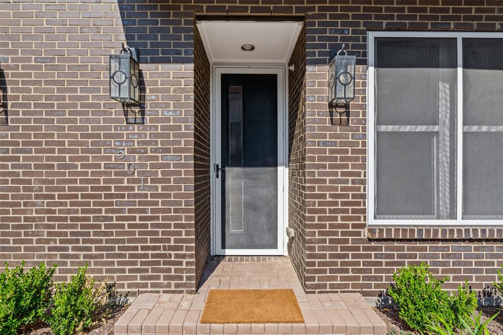 381 E Greenbriar Lane 501