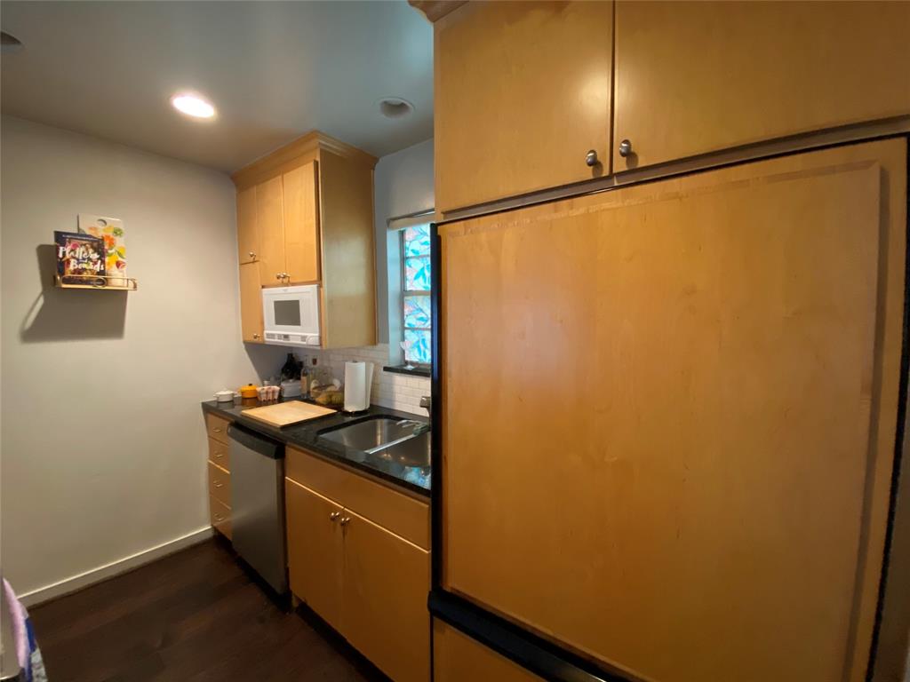 Travis Ave Condo 4409 - Residential Lease