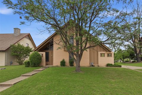 Photo of 2814 Cheyenne Street, Irving, TX 75062 (MLS # 21216502)