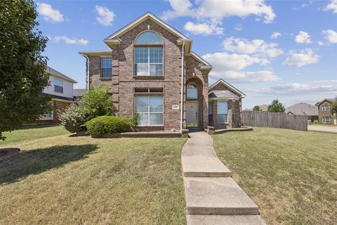 341 CRYSTAL LAKE Drive DeSoto TX 75115