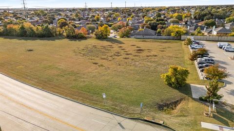 2315 W Warrior Trail Grand Prairie TX 75052