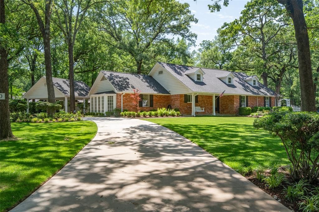 Photo of 40 Cedar Lane, Sulphur Springs, TX 75482 (MLS # 21250760)