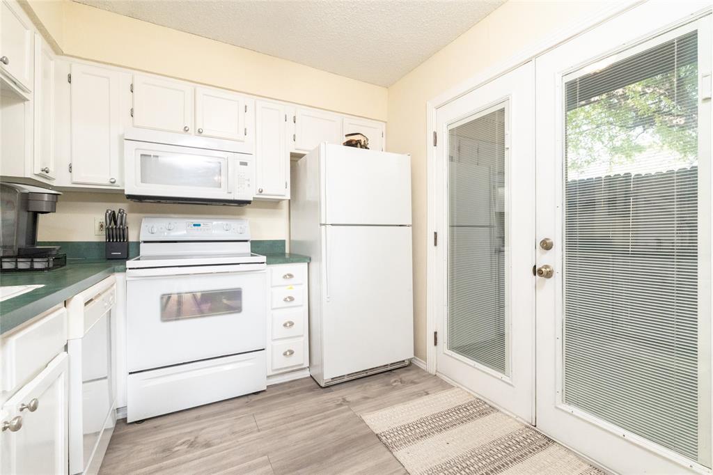 Wellington Place I Condos - Residential