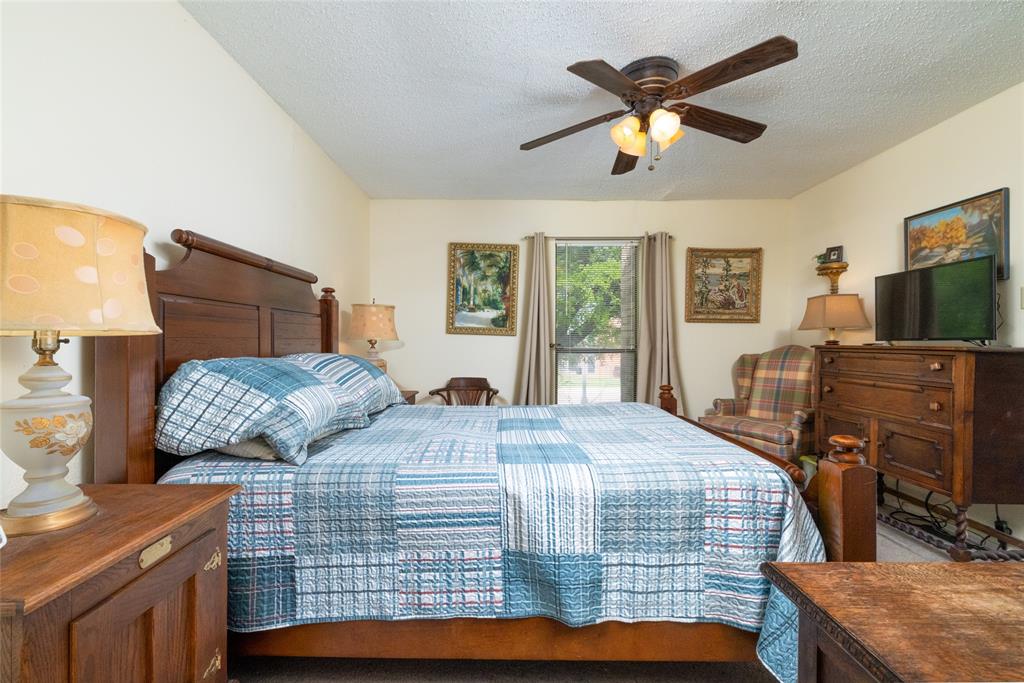 Wellington Place I Condos - Residential