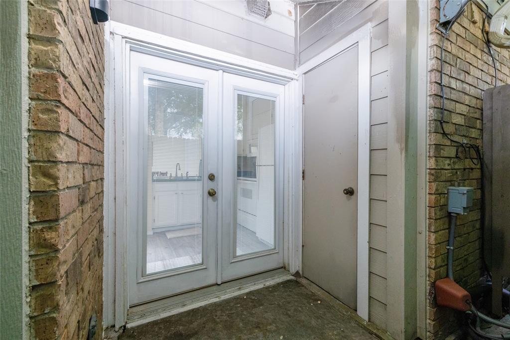 Wellington Place I Condos - Residential