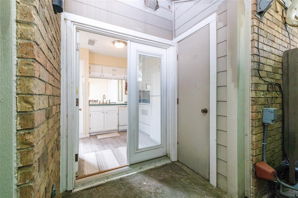 Wellington Place I Condos - Residential