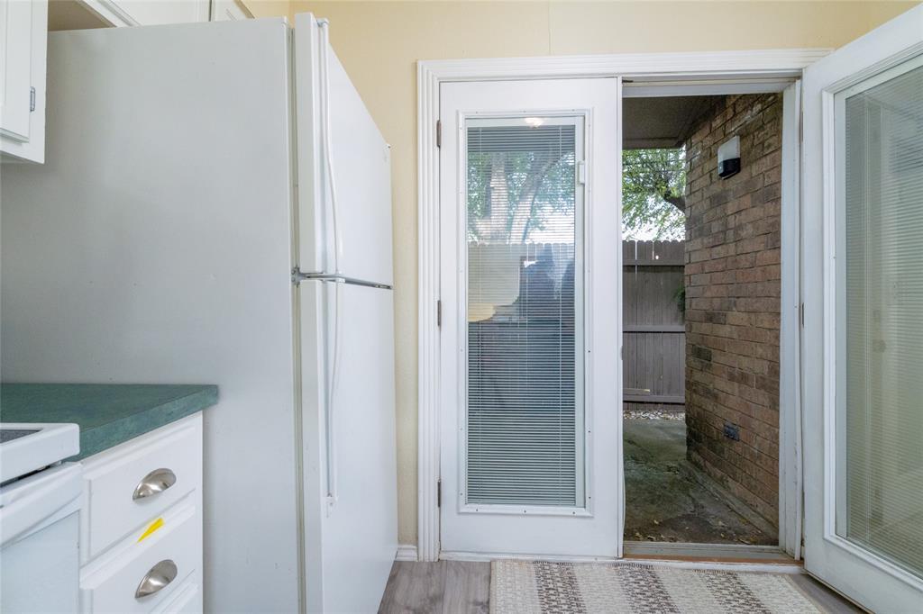 Wellington Place I Condos - Residential