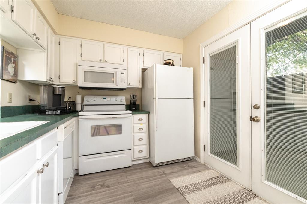 Wellington Place I Condos - Residential