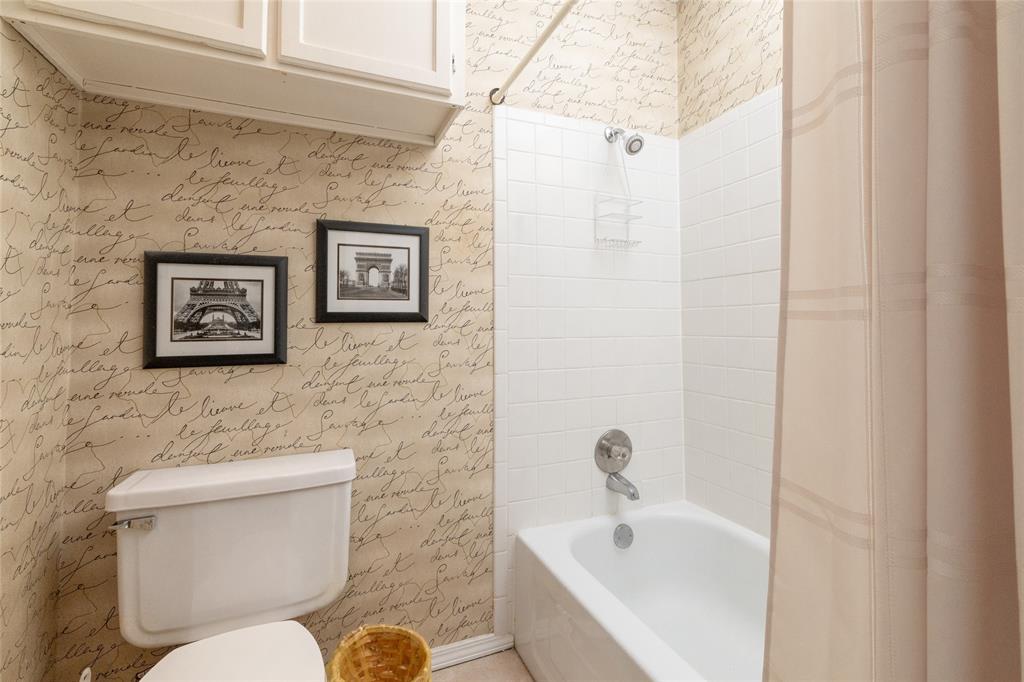 Wellington Place I Condos - Residential