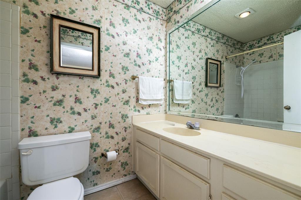 Wellington Place I Condos - Residential