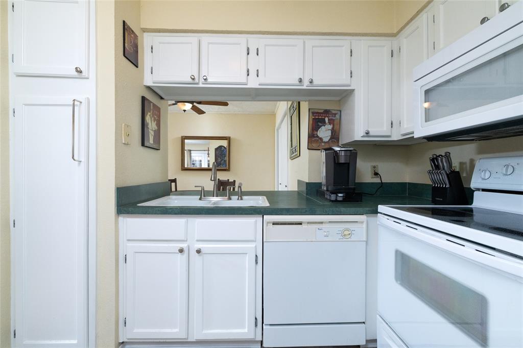 Wellington Place I Condos - Residential