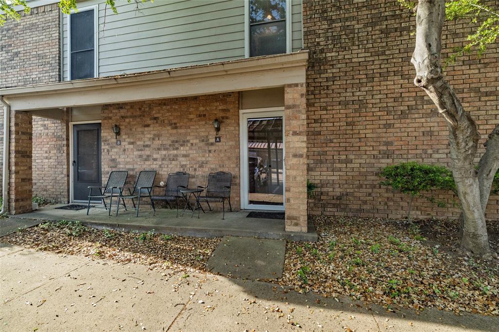 Wellington Place I Condos - Residential