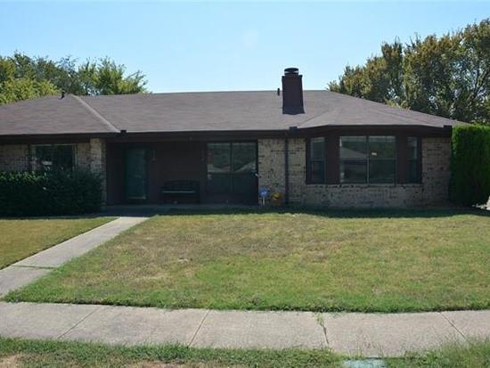 Photo 1 of 10 — 216 E Denton Drive, Euless, TX 76039