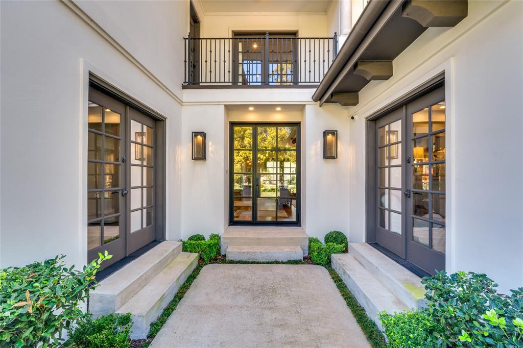 7002 Lakewood Boulevard