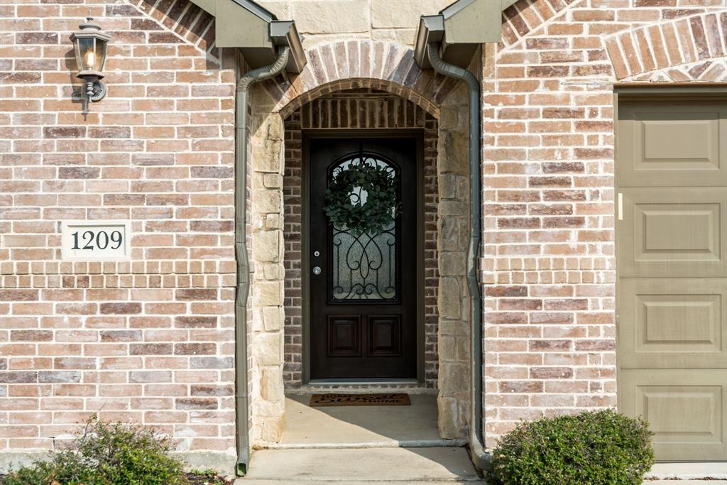 1209 Roadrunner Drive