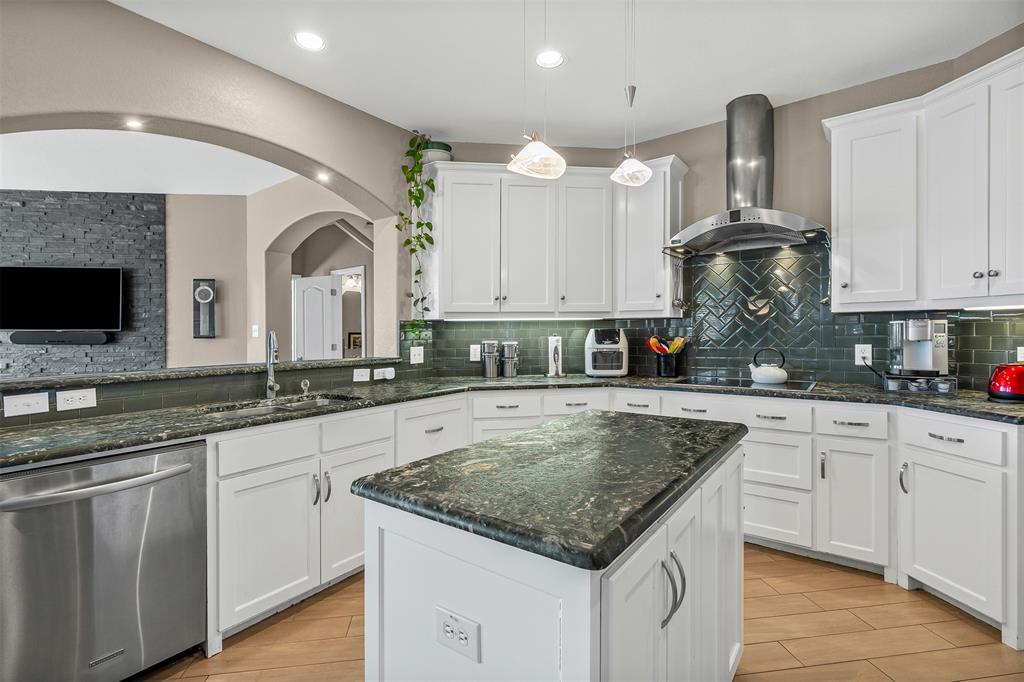 Fort Worth, Texas 76119, United States, 4 Bedrooms Bedrooms, ,4 BathroomsBathrooms,Residential,Pending,226384