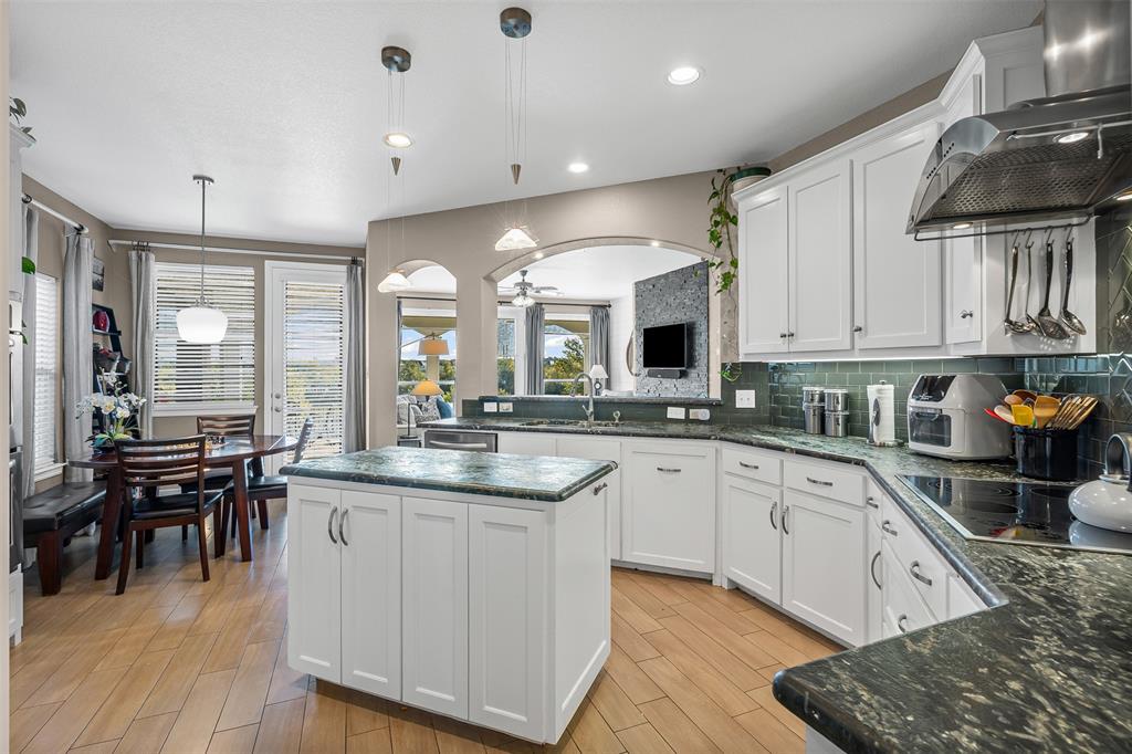 Fort Worth, Texas 76119, United States, 4 Bedrooms Bedrooms, ,4 BathroomsBathrooms,Residential,Pending,226384