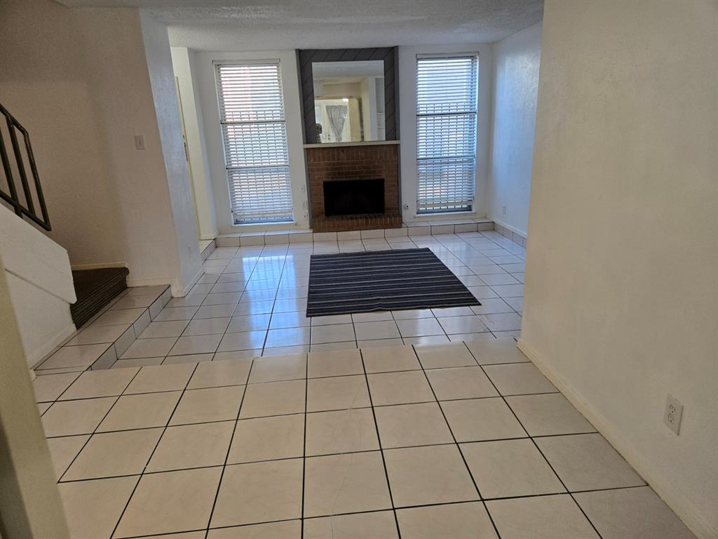 Old Vickery Square Twnhms Condos - Residential Lease